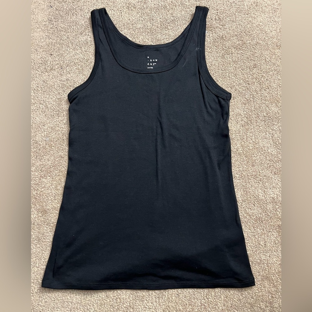 Target Women's Black Slim Fit Tank Top (Size Medium)
